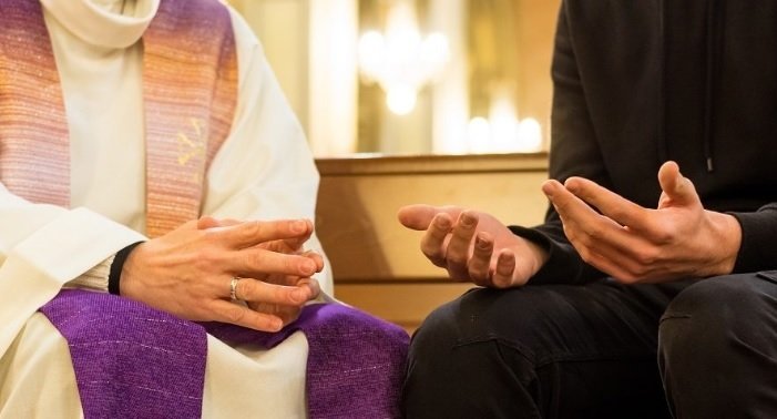 Padre Pio e a Confissão: O Caminho para uma Vida Nova Segundo a Igreja Católica